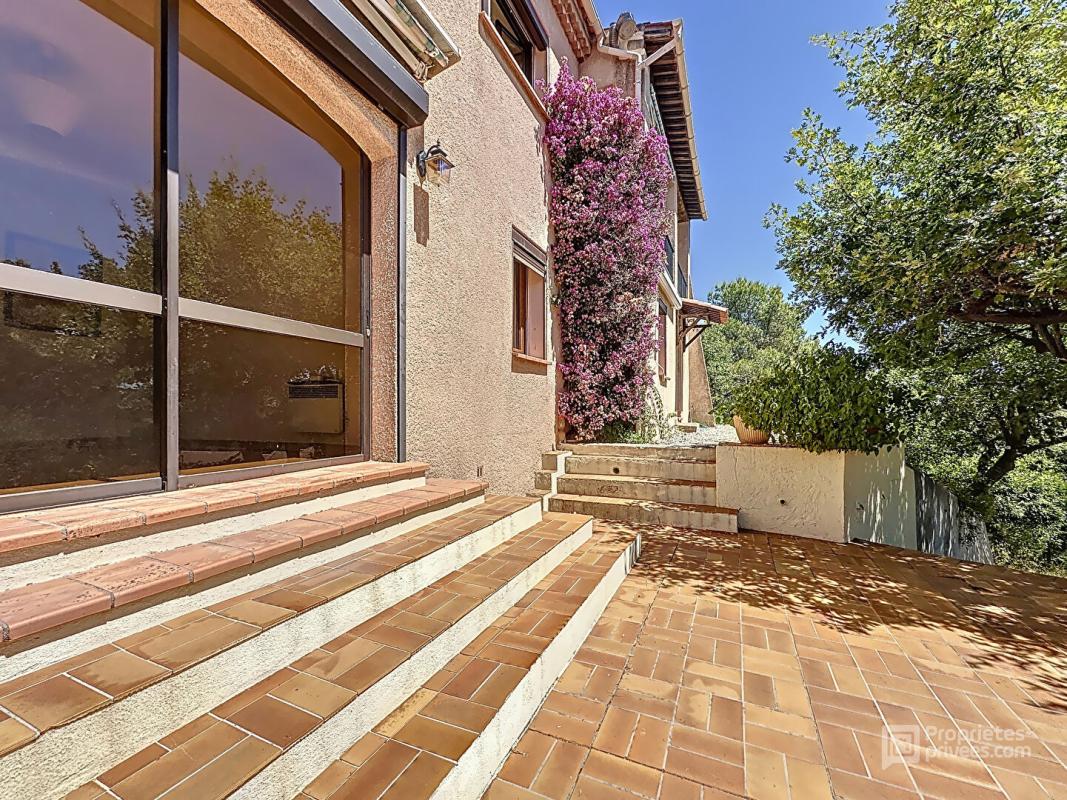 FREJUS Maison 7 pièces 170m2 vue dominante 1
