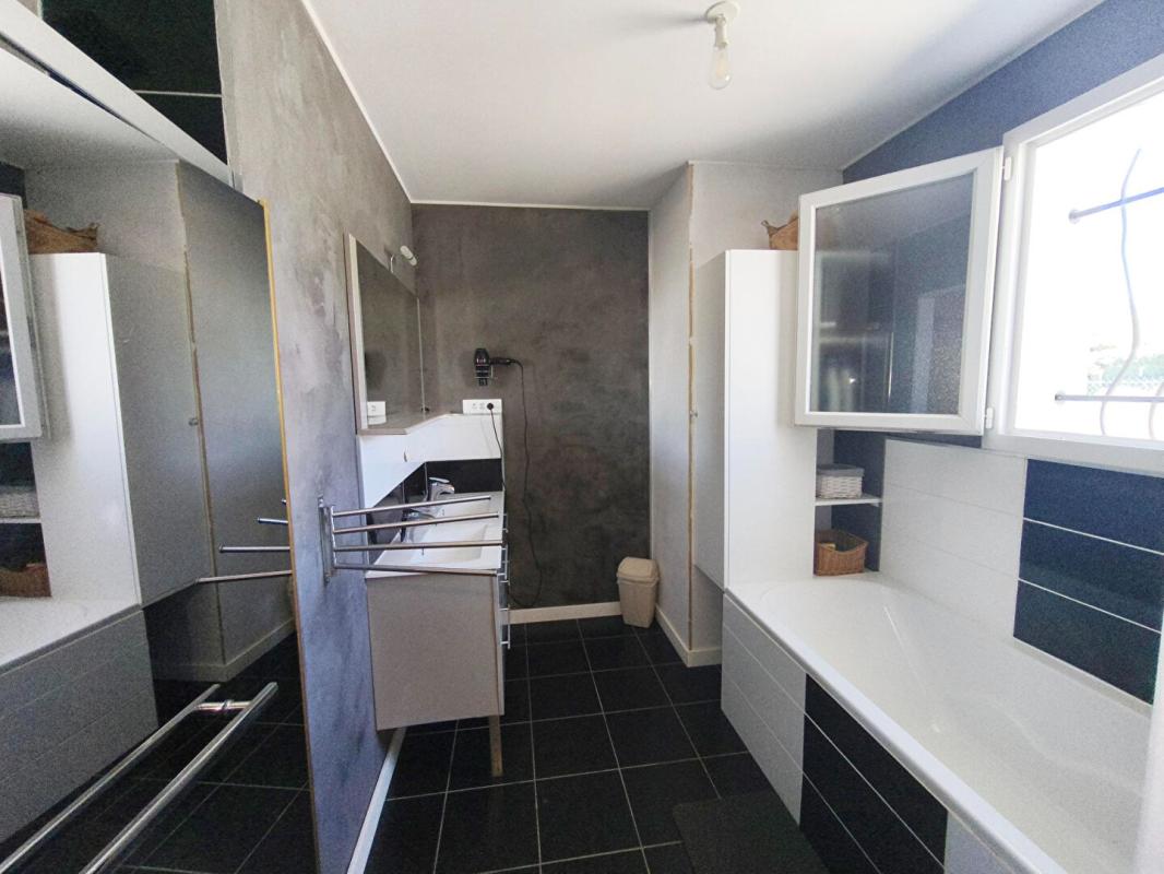 SOUAL VILLA DE PLAIN PIED AVEC TERRASSE COUVERTE ET GRAND GARAGE 11