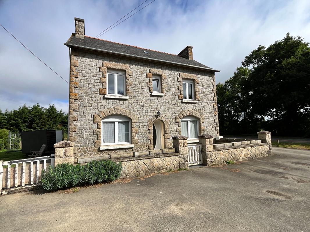 CAULNES Maison en pierres 5 pièce(s) 105 m2 22250 sevignac 1