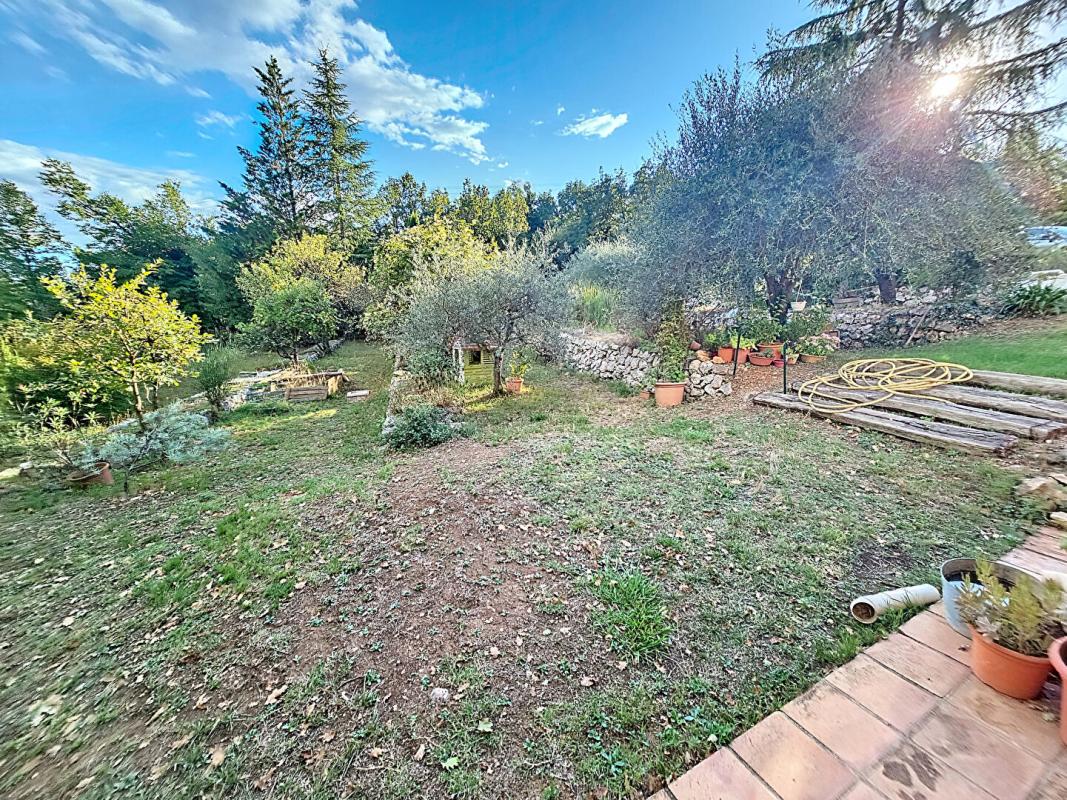 SAINT-CEZAIRE-SUR-SIAGNE VILLA 3 PIECES 120 m2 SUR UN MAGNIFIQUE TERRAIN ARBORE DE 2500 M2 12