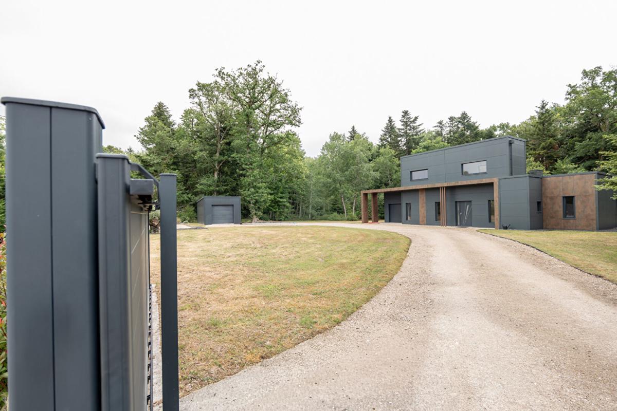 CROUY-SUR-COSSON LIEUX UNIQUES ® PROPOSE MAISON D'ARCHITECTE 146.20 M² - TERRAIN 5.000 M² - 41220 - CROUY S/COSSON 3