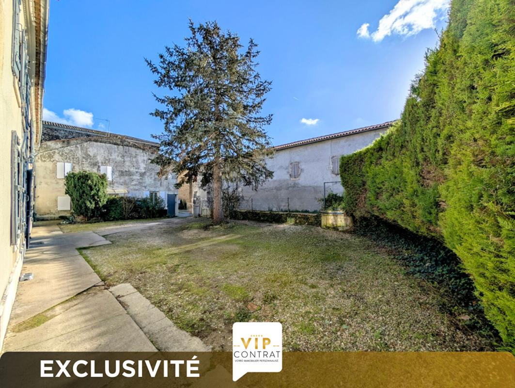 SAINT-SEVER-DE-SAINTONGE GARANTIE PROTEC+ 12 MOIS INCLUS / Maison 9 pièces avec piscine 3