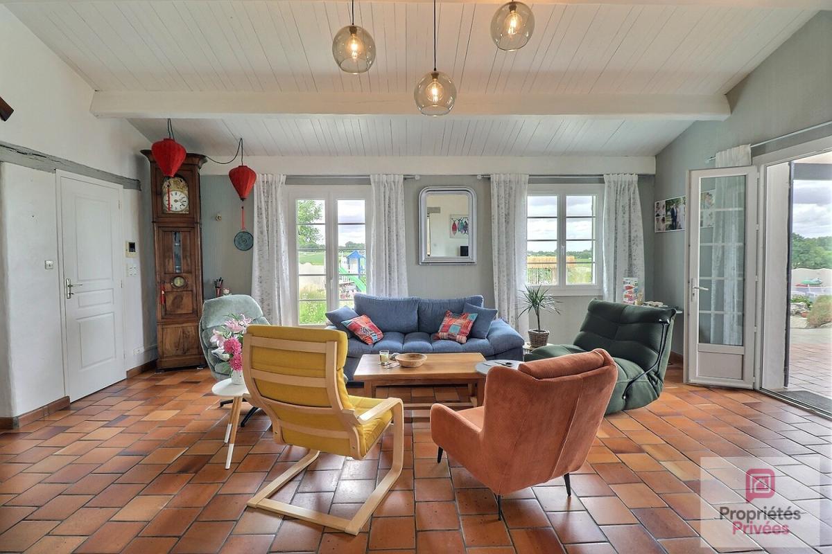 PONT-L'ABBE-D'ARNOULT Maison familiale 4 chambres - 152 m² - Maison d'hôtes de 20 m2 - Piscine - Jardin paysager - Panneaux photovoltaiques - Belle parcelle de terrain 11