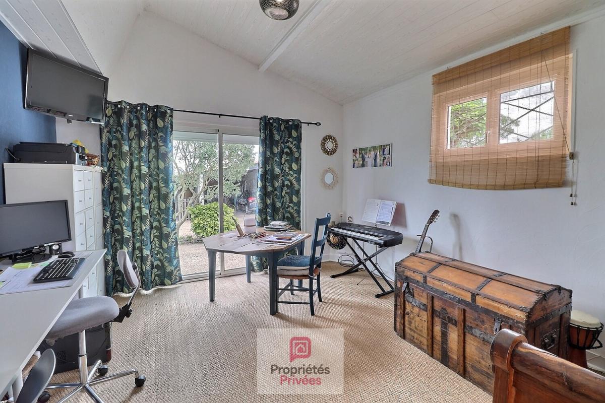 PONT-L'ABBE-D'ARNOULT Maison familiale 4 chambres - 152 m² - Maison d'hôtes de 20 m2 - Piscine - Jardin paysager - Panneaux photovoltaiques - Belle parcelle de terrain 13