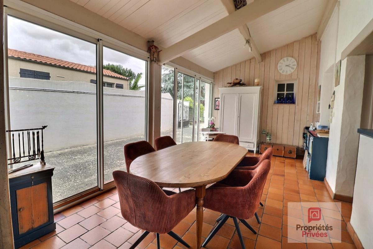 PONT-L'ABBE-D'ARNOULT Maison familiale 4 chambres - 152 m² - Maison d'hôtes de 20 m2 - Piscine - Jardin paysager - Panneaux photovoltaiques - Belle parcelle de terrain 14