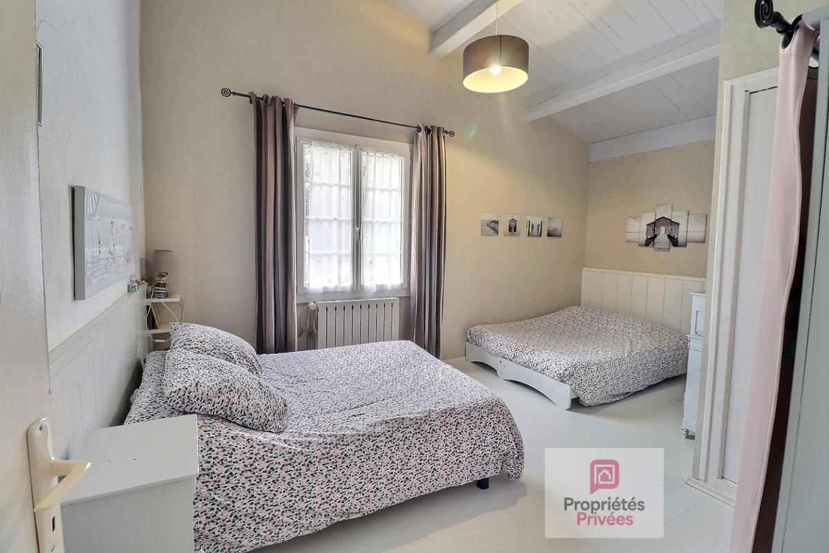 PONT-L'ABBE-D'ARNOULT Maison familiale 4 chambres - 152 m² - Maison d'hôtes de 20 m2 - Piscine - Jardin paysager - Panneaux photovoltaiques - Belle parcelle de terrain 15