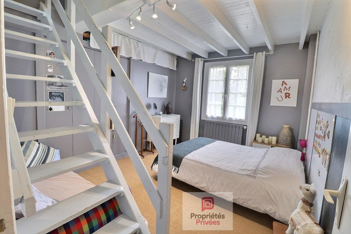 PONT-L'ABBE-D'ARNOULT Maison familiale 4 chambres - 152 m² - Maison d'hôtes de 20 m2 - Piscine - Jardin paysager - Panneaux photovoltaiques - Belle parcelle de terrain 16
