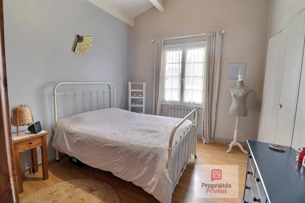 PONT-L'ABBE-D'ARNOULT Maison familiale 4 chambres - 152 m² - Maison d'hôtes de 20 m2 - Piscine - Jardin paysager - Panneaux photovoltaiques - Belle parcelle de terrain 17