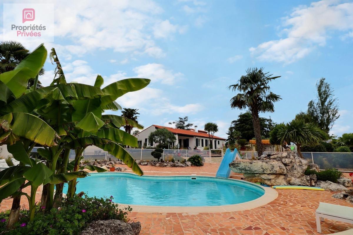 PONT-L'ABBE-D'ARNOULT Maison familiale 4 chambres - 152 m² - Maison d'hôtes de 20 m2 - Piscine - Jardin paysager - Panneaux photovoltaiques - Belle parcelle de terrain 2