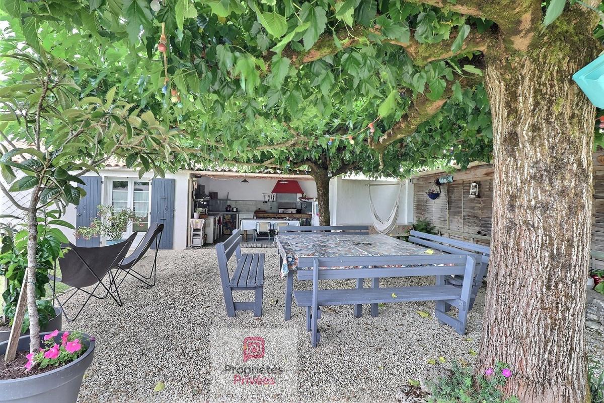PONT-L'ABBE-D'ARNOULT Maison familiale 4 chambres - 152 m² - Maison d'hôtes de 20 m2 - Piscine - Jardin paysager - Panneaux photovoltaiques - Belle parcelle de terrain 7