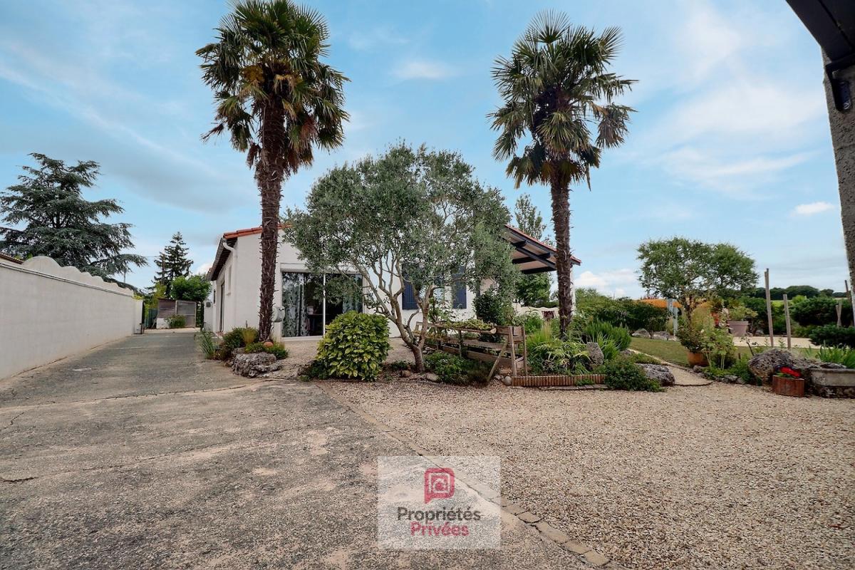 PONT-L'ABBE-D'ARNOULT Maison familiale 4 chambres - 152 m² - Maison d'hôtes de 20 m2 - Piscine - Jardin paysager - Panneaux photovoltaiques - Belle parcelle de terrain 8