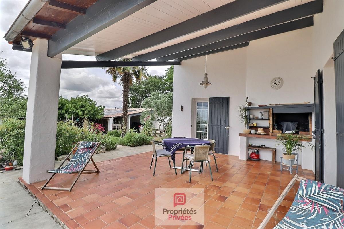 PONT-L'ABBE-D'ARNOULT Maison familiale 4 chambres - 152 m² - Maison d'hôtes de 20 m2 - Piscine - Jardin paysager - Panneaux photovoltaiques - Belle parcelle de terrain 9