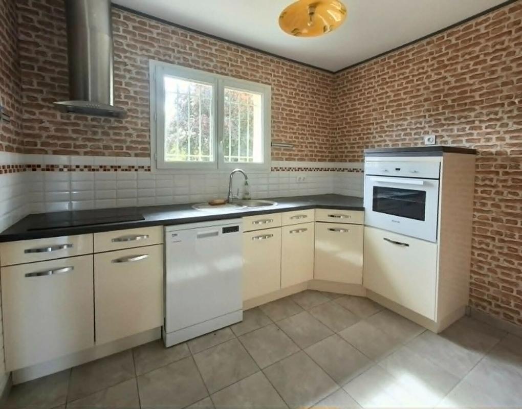 CARS Maison de plain-pied 80 m² - 3 chambres - Terrain 1 466 m² 2
