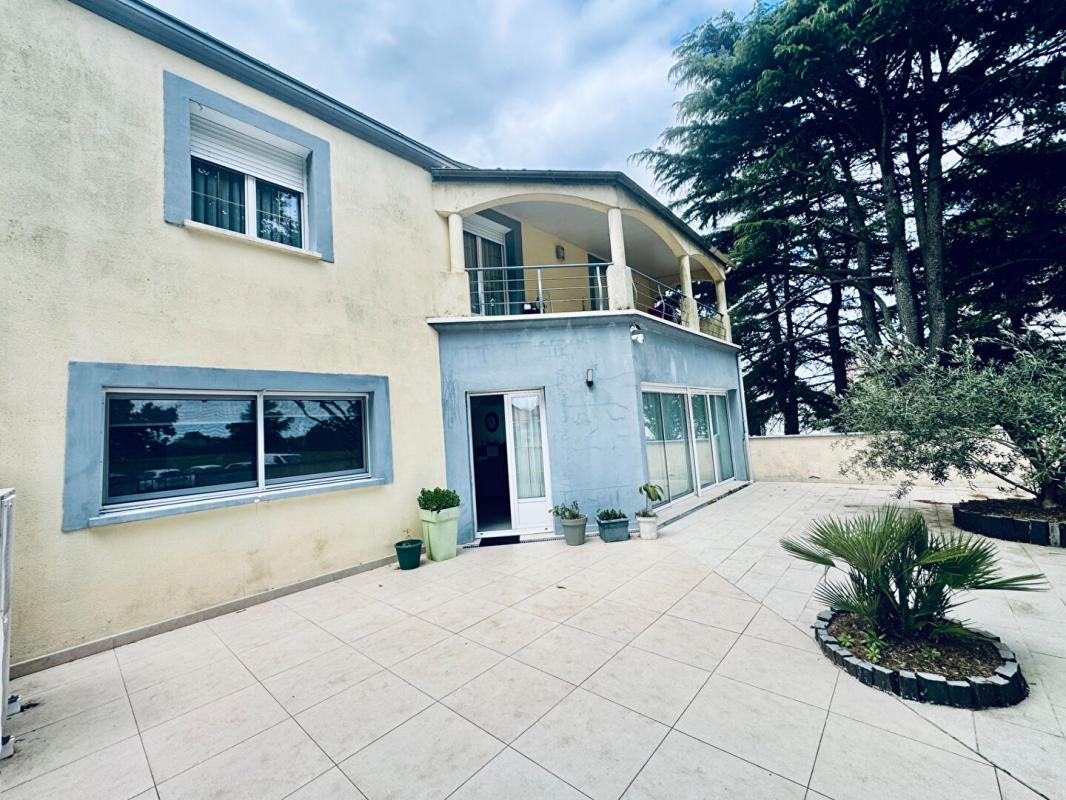 CHOLET Maison de charme 180 m² Prestations de qualité Cholet 12