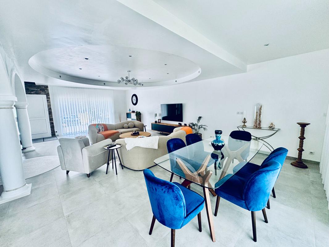 CHOLET Maison de charme 180 m² Prestations de qualité Cholet 5