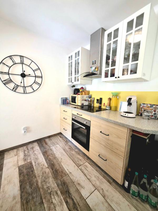 LORGUES maison d'habitation avec dépendances 11