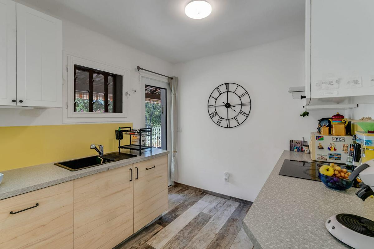 LORGUES maison d'habitation avec dépendances 3