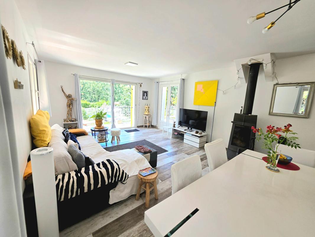 LORGUES maison d'habitation avec dépendances 7