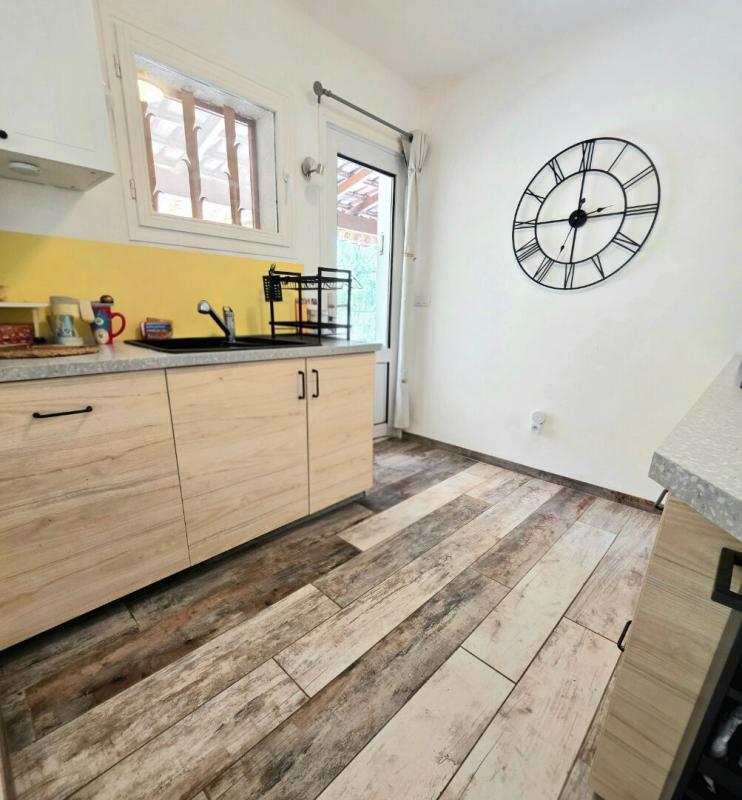 LORGUES maison d'habitation avec dépendances 9