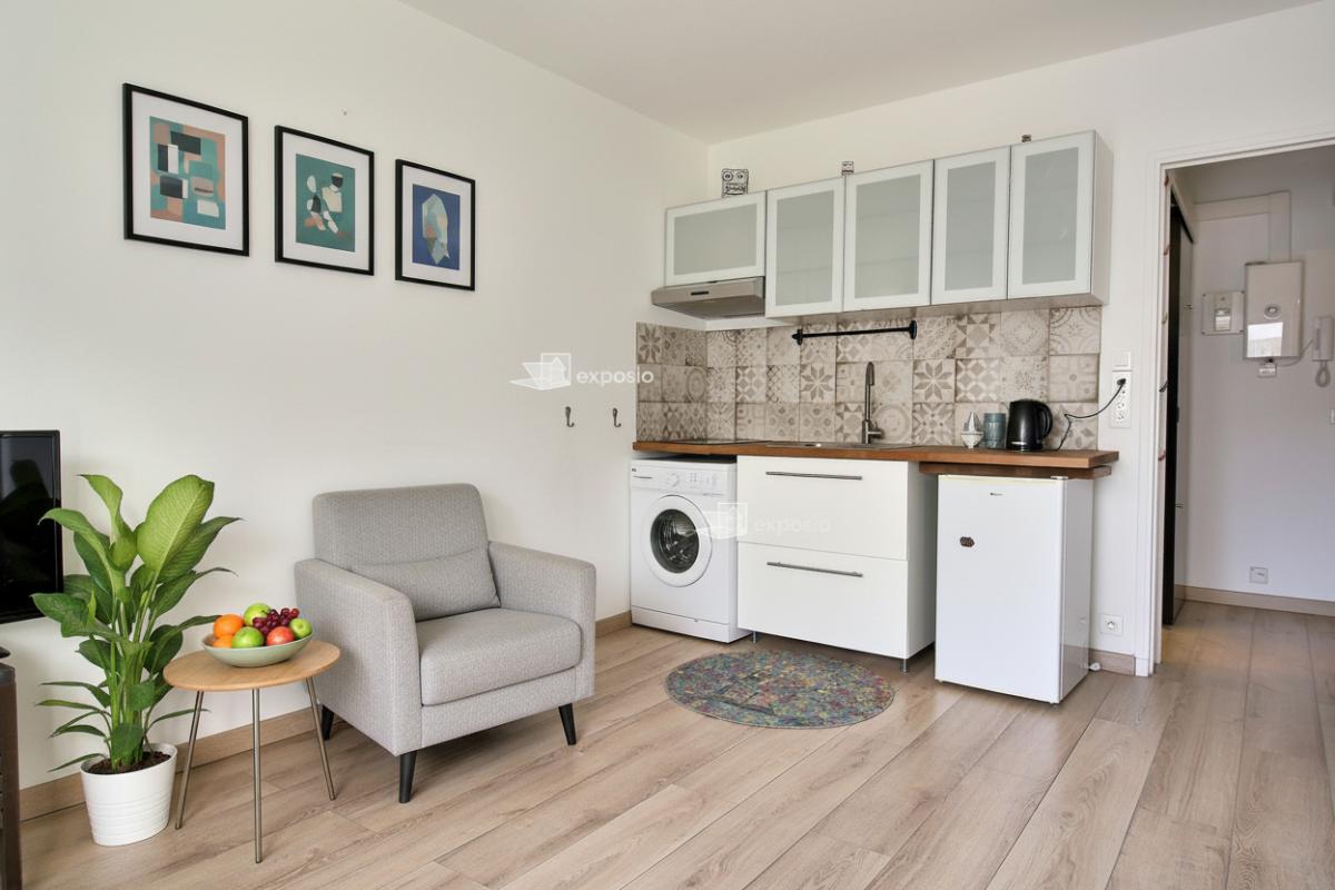 BANDOL Coquet studio expo SUD coeur Bandol - 165 000 1