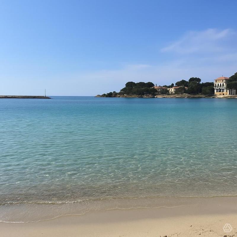 BANDOL Coquet studio expo SUD coeur Bandol - 165 000 4
