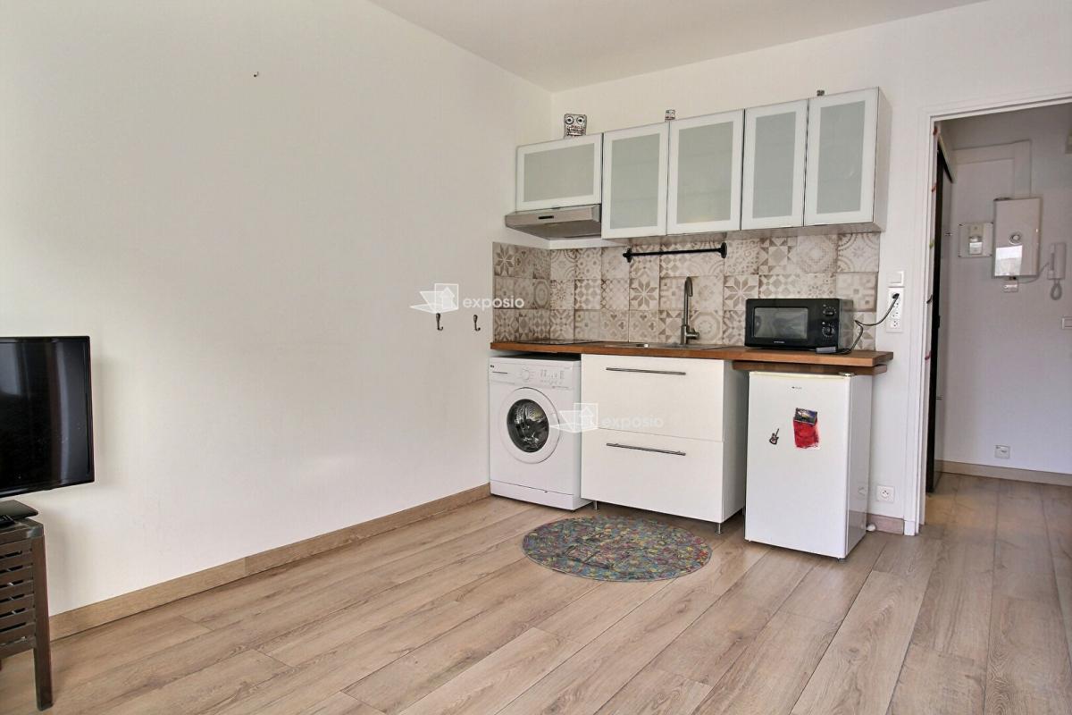 BANDOL Coquet studio expo SUD coeur Bandol - 165 000 8