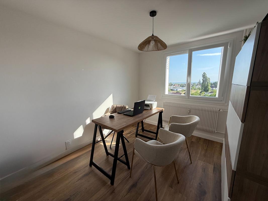 YZEURE Appartement 3 chambres + cave + garage 4