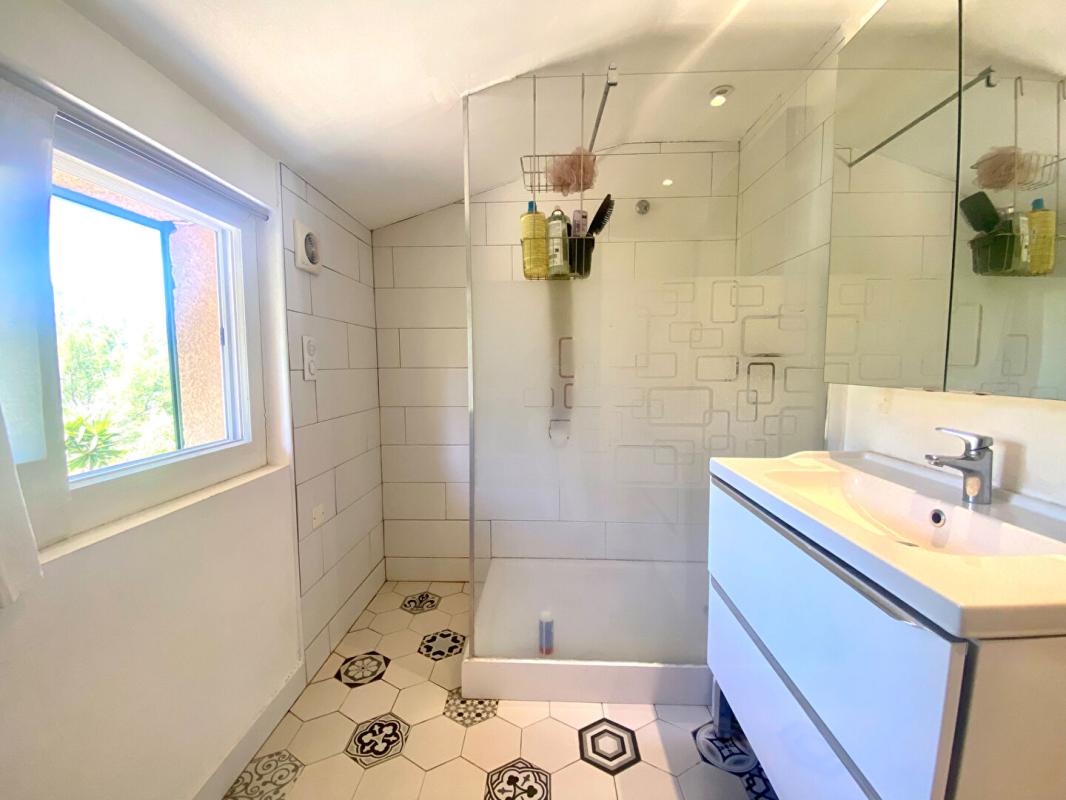 LA CADIERE-D'AZUR Maison La Cadiere D Azur 3 pièce(s) 90 m2 avec dépendance 5