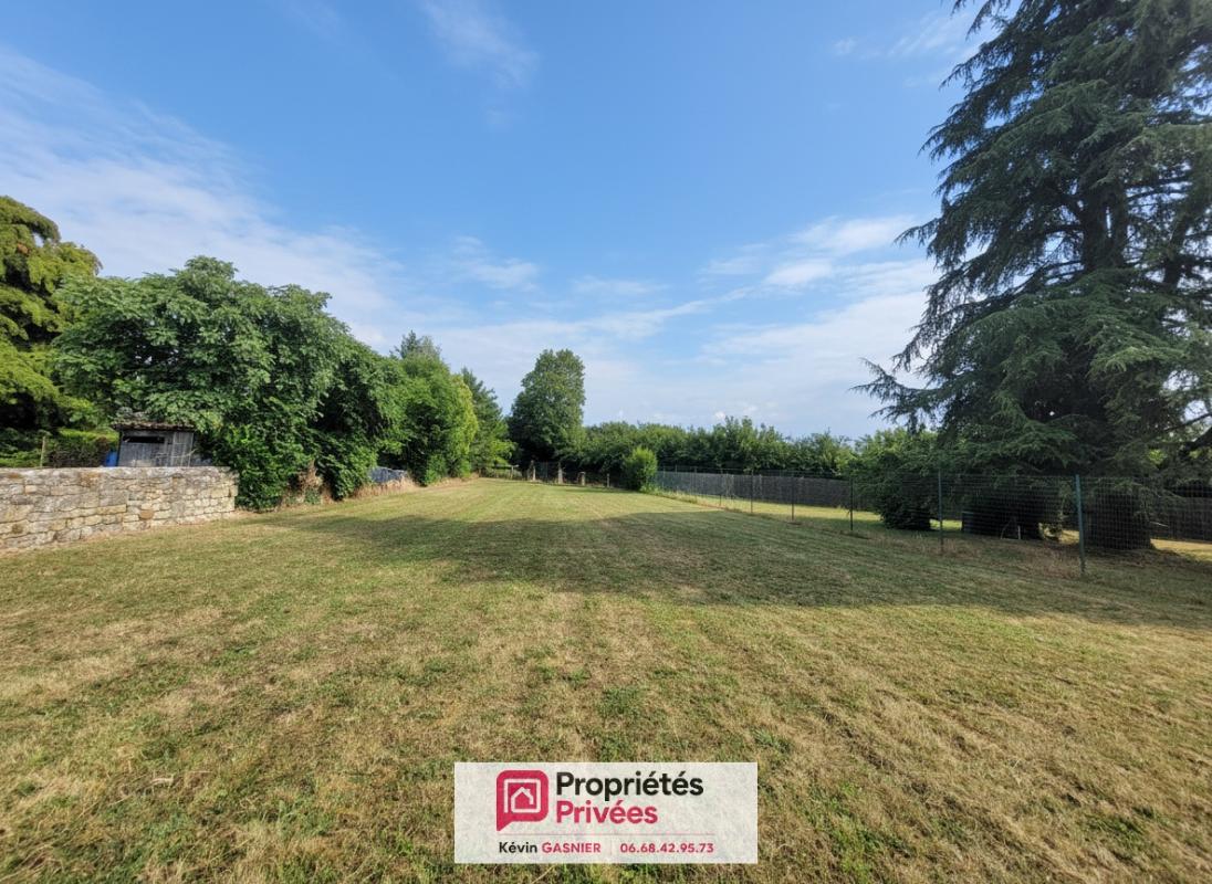 SOYAUX SOYAUX (16800) : Terrain constructible de 700m2 2