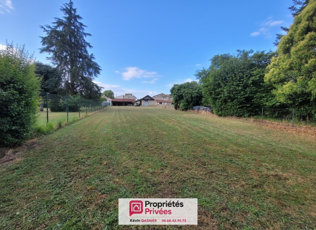 SOYAUX SOYAUX (16800) : Terrain constructible de 700m2 3