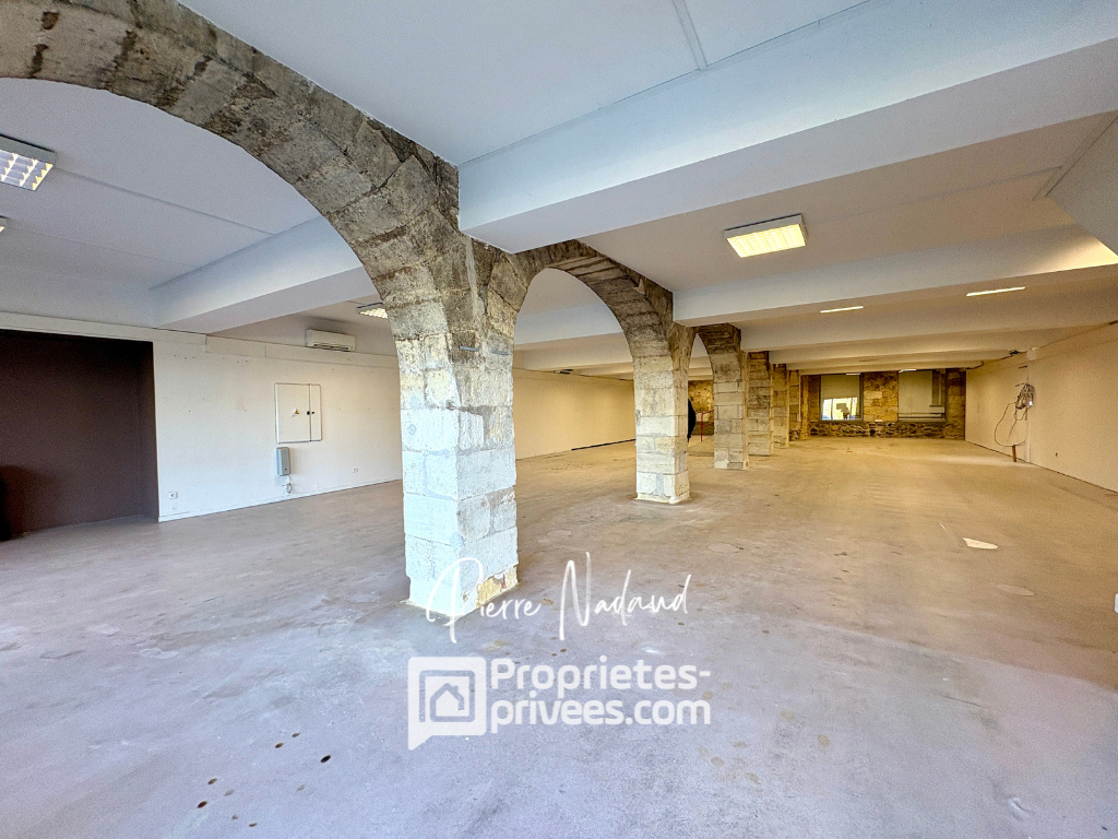 LIBOURNE Local commercial avec vue sur les quais de Libourne 2