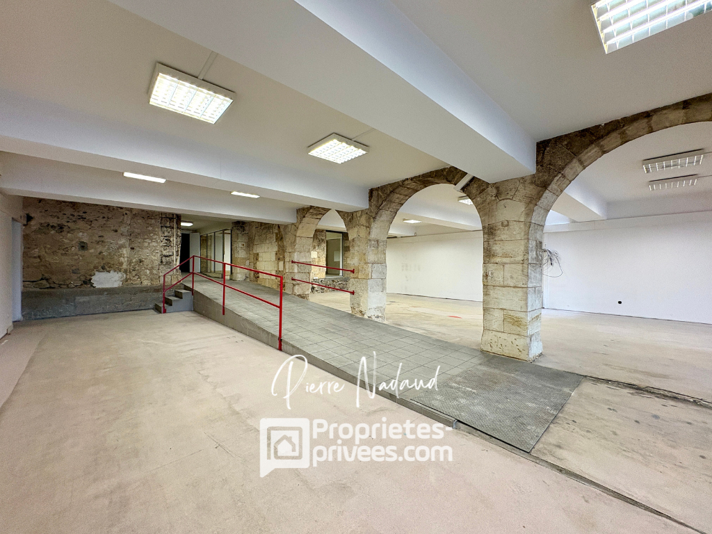 LIBOURNE Local commercial avec vue sur les quais de Libourne 3