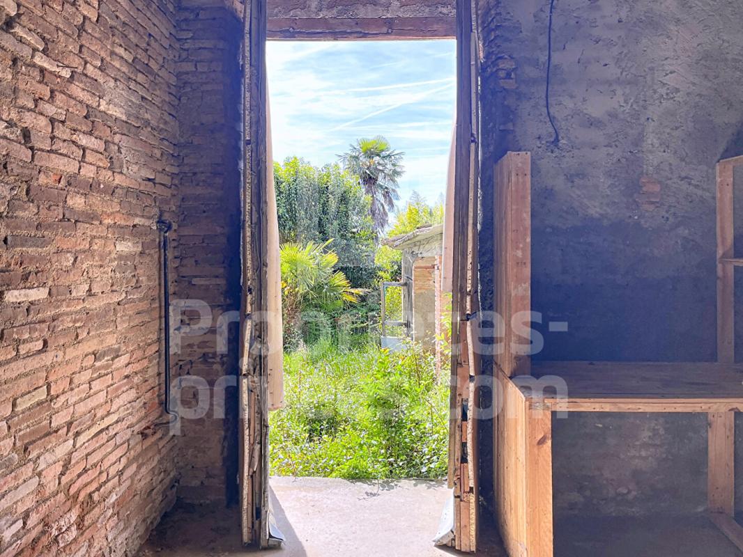 BOULOC BOULOC - IMMEUBLE  15 pièce(s) 548 m2 7