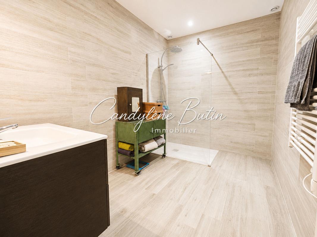MONTADY Villa T5 avec piscine, 4 chambres et garage 10