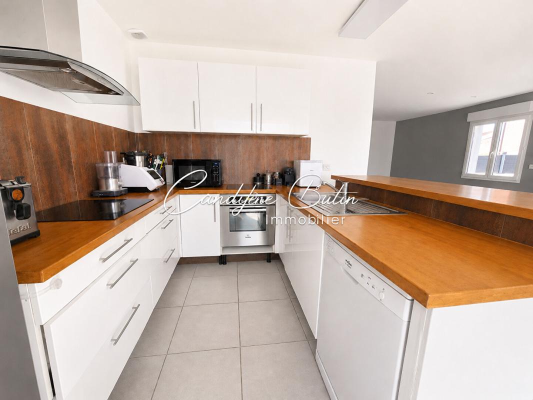 MONTADY Villa T5 avec piscine, 4 chambres et garage 5