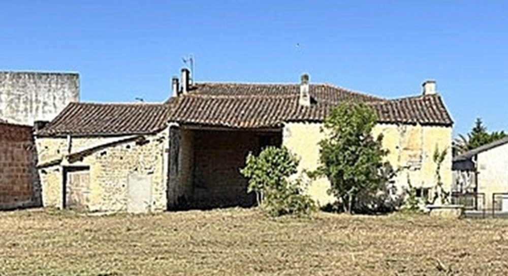 LA RONDE Maison de village à réhabiliter avec terrain constructible 420 m2 2