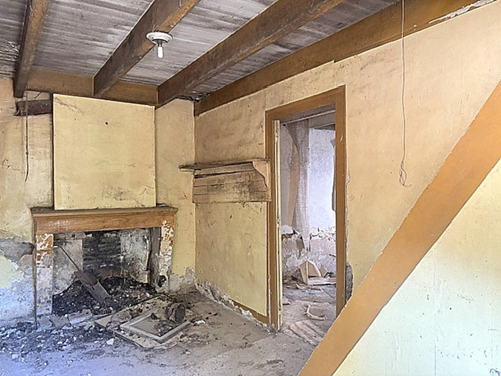 LA RONDE Maison de village à réhabiliter avec terrain constructible 420 m2 3