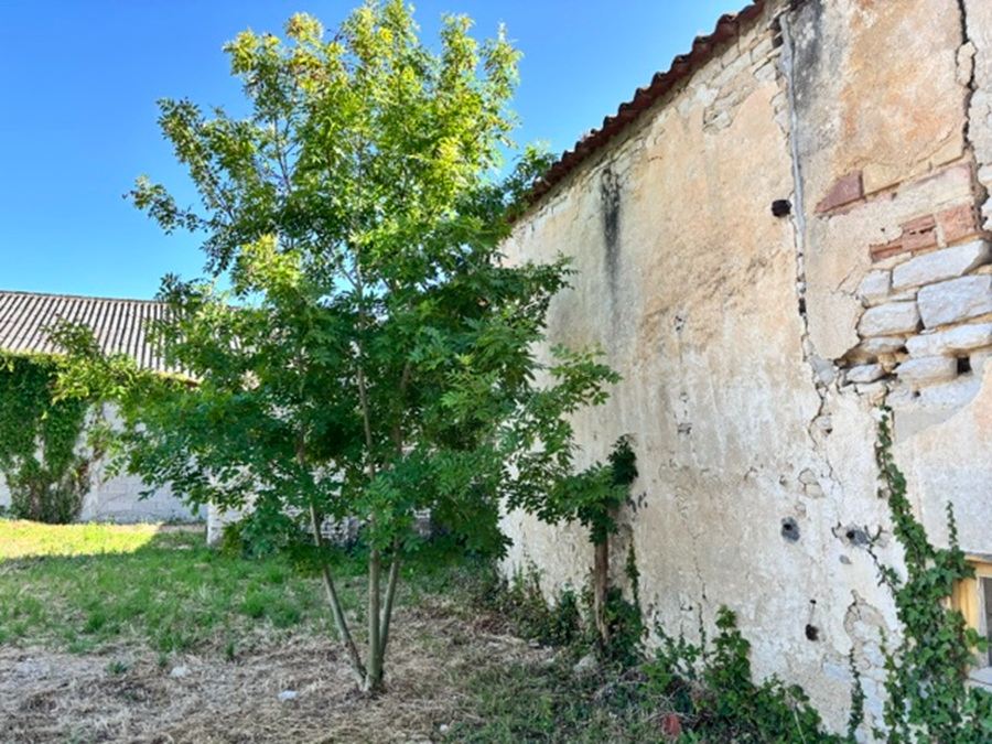 LA RONDE Maison de village à réhabiliter avec terrain constructible 420 m2 9