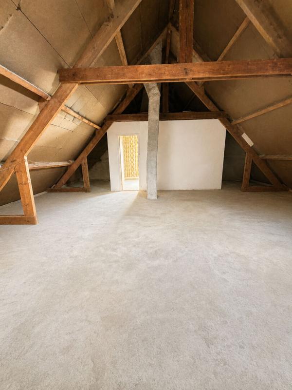 CLEGUER Maison de 101 m2 habitable sur sous-sol complet, avec un étage totalement aménageable (= Gros potentiel) sur un terrain de 4 300 m² avec un bâtiment annexe de 425 m² 12