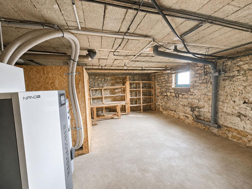 CLEGUER Maison de 101 m2 habitable sur sous-sol complet, avec un étage totalement aménageable (= Gros potentiel) sur un terrain de 4 300 m² avec un bâtiment annexe de 425 m² 14