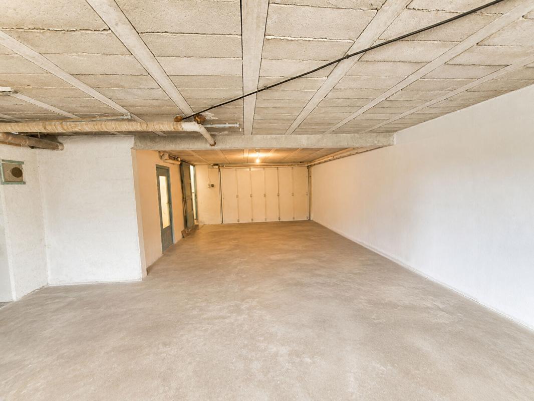 CLEGUER Maison de 101 m2 habitable sur sous-sol complet, avec un étage totalement aménageable (= Gros potentiel) sur un terrain de 4 300 m² avec un bâtiment annexe de 425 m² 15