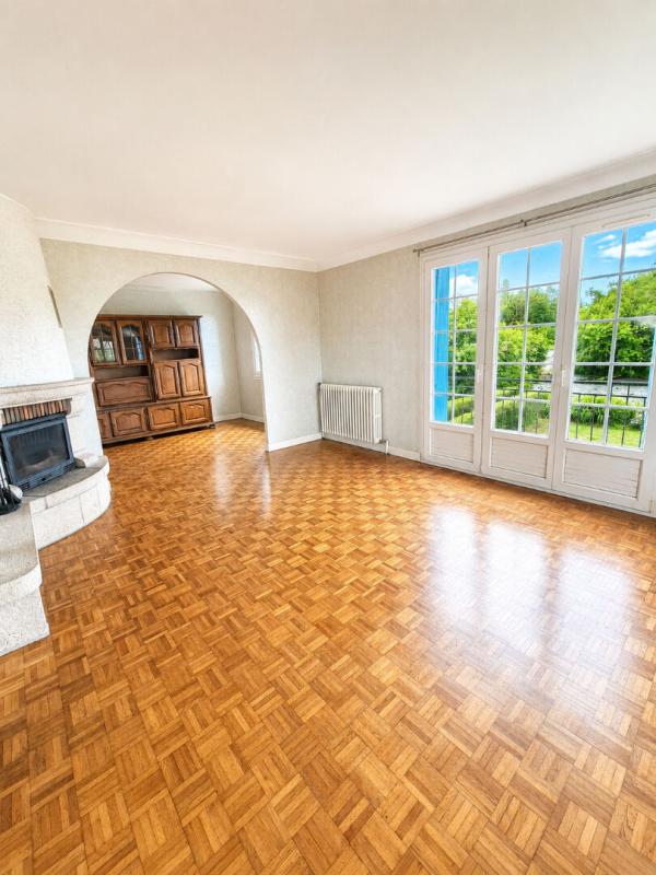 CLEGUER Maison de 101 m2 habitable sur sous-sol complet, avec un étage totalement aménageable (= Gros potentiel) sur un terrain de 4 300 m² avec un bâtiment annexe de 425 m² 5