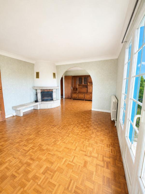CLEGUER Maison de 101 m2 habitable sur sous-sol complet, avec un étage totalement aménageable (= Gros potentiel) sur un terrain de 4 300 m² avec un bâtiment annexe de 425 m² 6