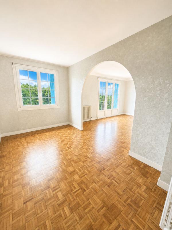 CLEGUER Maison de 101 m2 habitable sur sous-sol complet, avec un étage totalement aménageable (= Gros potentiel) sur un terrain de 4 300 m² avec un bâtiment annexe de 425 m² 7