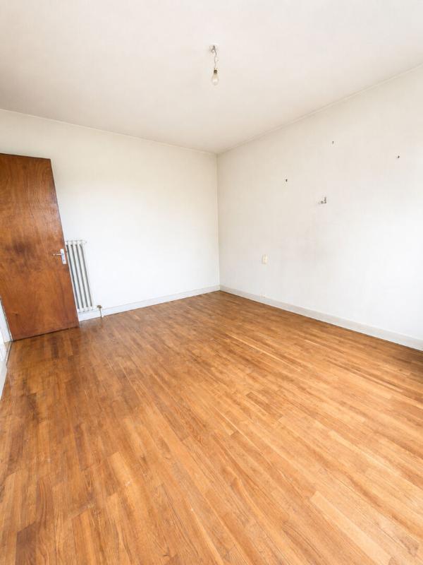 CLEGUER Maison de 101 m2 habitable sur sous-sol complet, avec un étage totalement aménageable (= Gros potentiel) sur un terrain de 4 300 m² avec un bâtiment annexe de 425 m² 8