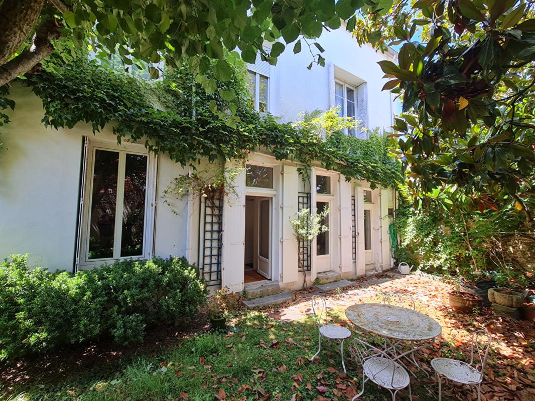 LA ROCHELLE Maison Bourgeoise La Rochelle 10 pièce(s) 265 m2 1