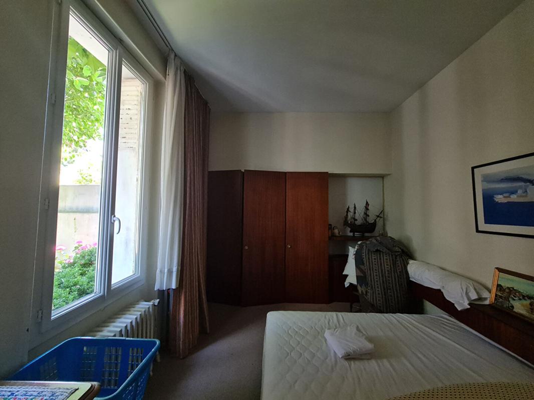 LA ROCHELLE Maison Bourgeoise La Rochelle 10 pièce(s) 265 m2 10
