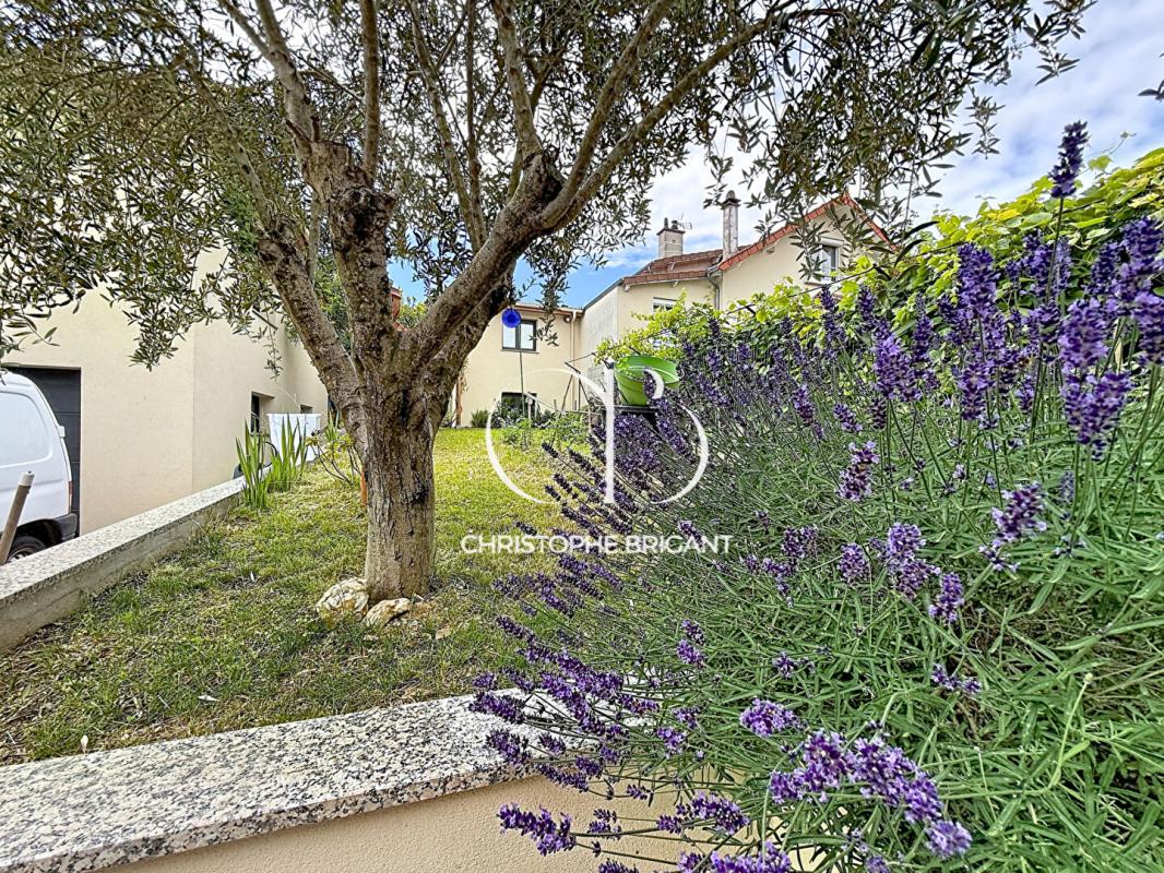 VILLEJUIF Maison d'exception, rénovée, sans vis-à-vis de 6 pièces 128 m2 2