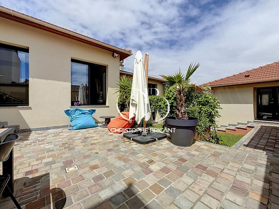 VILLEJUIF Maison d'exception, rénovée, sans vis-à-vis de 6 pièces 128 m2 4
