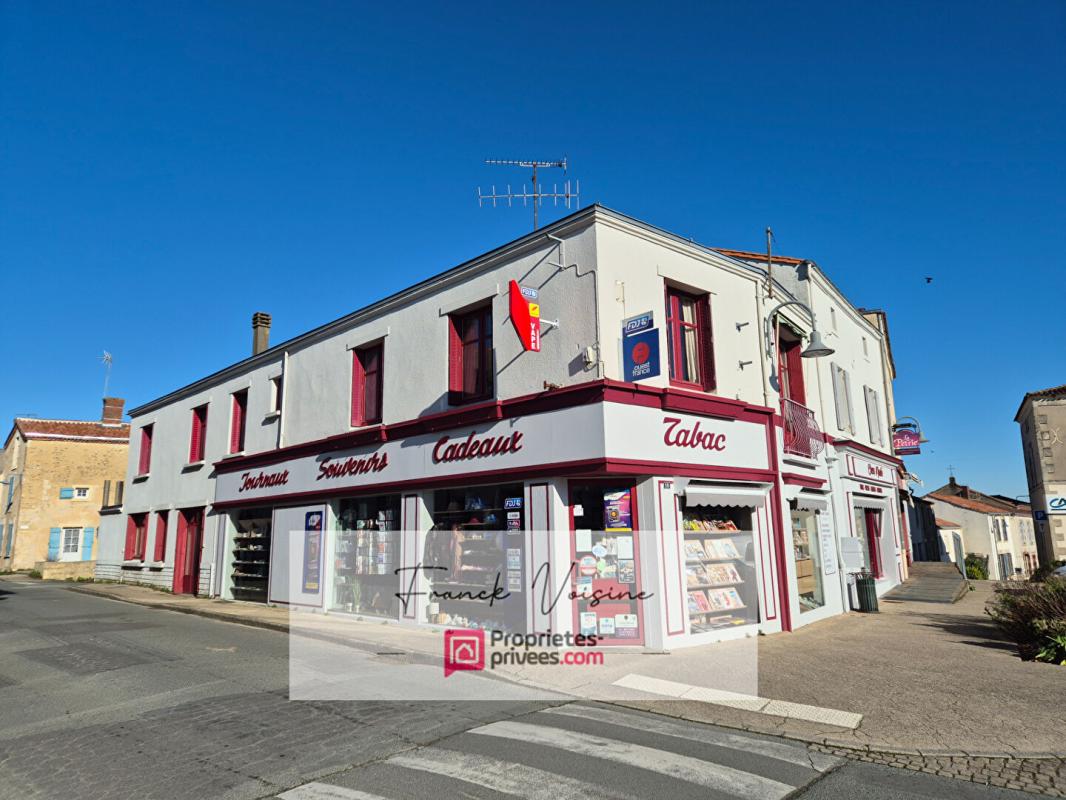 MOUCHAMPS A VENDRE à Mouchamps, maison de 163 m2 env et murs commerciaux de 158 m2 env sur une parcelle de 248 m2 en centre ville 12